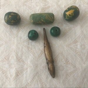 Vintage Artist Made Clay Beads/Bone Alligator🟢🟢